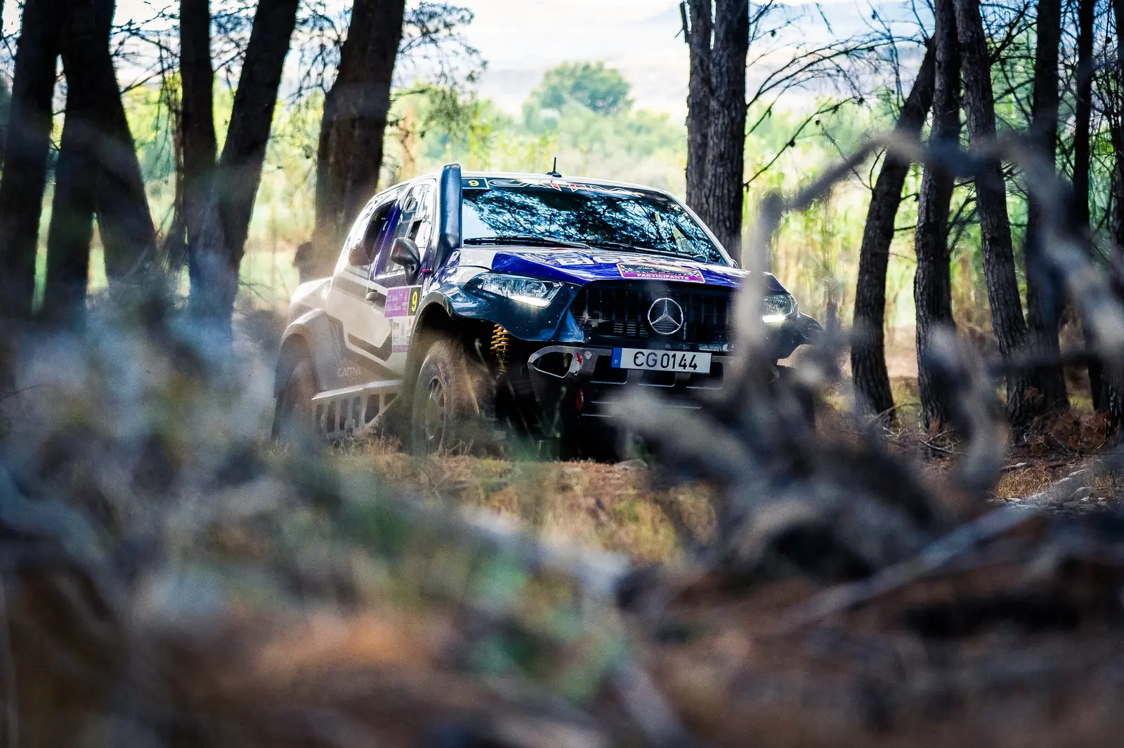 Coche del Cierzo Rally en pleno tramo cronometrado
